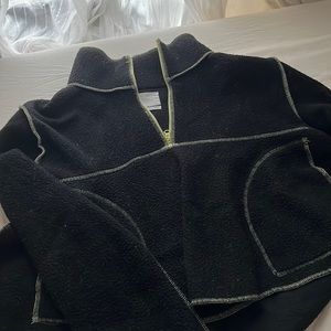 Fleece Urban Outfitters half zip up. Cropped style